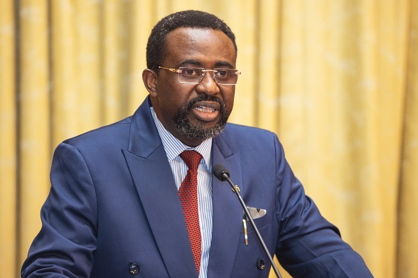 BoG urges Ghanaians to reject dollar transactions and uphold cedi use