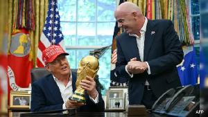 “Can I Keep the Trophy?” – Trump Jokingly Asks FIFA President During Oval Office Visit
